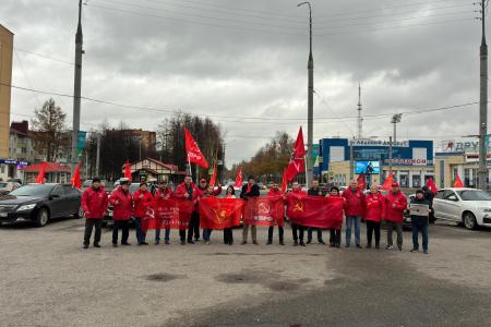 Коммунисты и комсомольцы Марий Эл поздравили жителей республики с Днем Комсомола