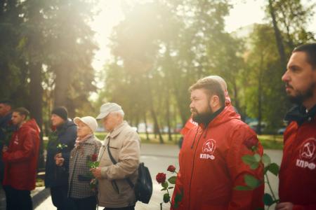 Нижегородские коммунисты приняли участие во всероссийской акции КПРФ «Они сражались за Родину», посвященной памяти защитников Советской власти