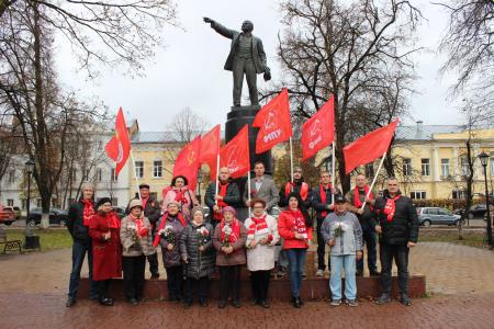 Калужские коммунисты провели митинг и автопробег в честь Дня рождения Ленинского Комсомола