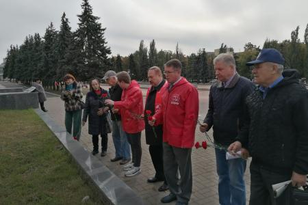 В Курске почтили память защитников Конституции