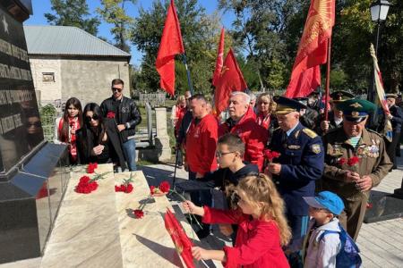 В Краснодаре активисты КПРФ и беспартийные патриоты почтили память павших защитников Советской власти в октябре 93-го