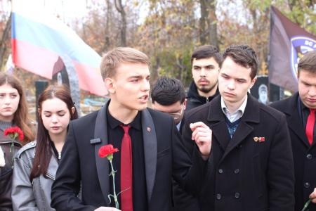 В Луганске прошла гражданская панихида в память о павших комсомольцах