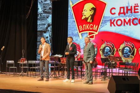Концерт ко Дню Комсомола состоялся в Ижевске: программа концерта стала настоящим путешествием в эпоху советского времени