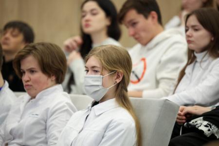 Депутат Госдумы от КПРФ, первый заместитель председателя комитета по науке и высшему образованию Олег Смолин объяснил, почему выступает против отработок для учителей-студентов