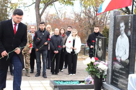 В Луганске прошла гражданская панихида в память о павших комсомольцах