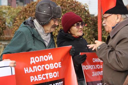В Томске коммунисты провели пикет против повышения налогов