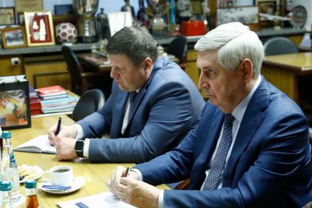 Иван Мельников принял посла Венесуэлы в России