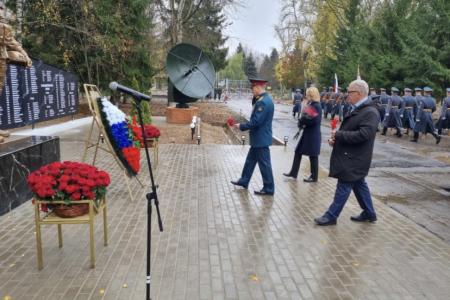 Руководитель фракции КПРФ в Московской областной Думе Александр Наумов поздравил военнослужащих с Днем военного связиста