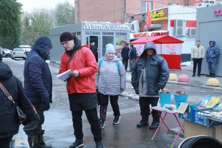 Красные палатки в Омске: и в метель, и в слякоть, и в гололёд