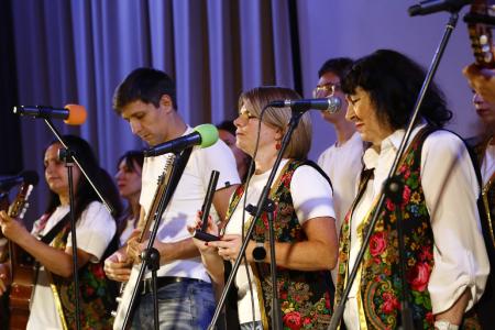 4 октября 2025 года в Москве при поддержке КПРФ прошел совместный концерт народного ансамбля «Гренада» и турецкой группы «Груп Йорум»
