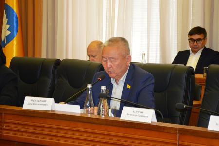 Депутаты фракции КПРФ провели активную работу в ходе 22-й сессии парламента Калмыкии