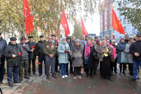 Новосибирск отметил 107-летие комсомола