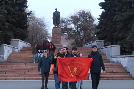 В Омске состоялись шествие и возложение цветов в День рождения комсомола
