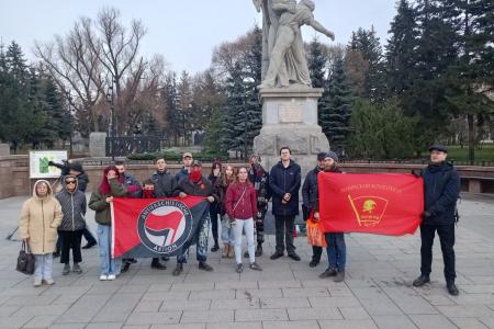 В Омске состоялись шествие и возложение цветов в День рождения комсомола