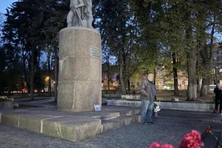 Пензенские коммунисты почтили память защитников Верховного Совета