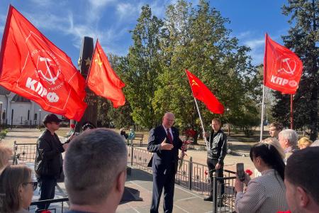 Память «Черного октября»: Донецкие коммунисты почтили память защитников Советской власти