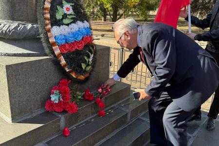 Память «Черного октября»: Донецкие коммунисты почтили память защитников Советской власти