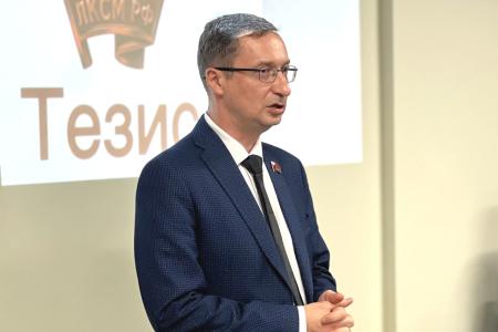 Лидер Ленинского комсомола В.П. Исаков поделился опытом публичных выступлений с комсомольцами Ленинграда