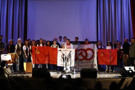 4 октября 2025 года в Москве при поддержке КПРФ прошел совместный концерт народного ансамбля «Гренада» и турецкой группы «Груп Йорум»