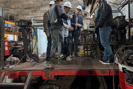 Краснодар. Коммунист-депутат Госдумы Н.И. Осадчий на промышленном предприятии обсудил со специалистами реальную практику импортозамещения