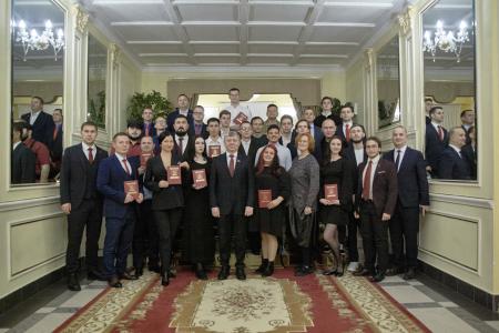 Дмитрий Новиков вручил дипломы выпускникам 61-го потока Центра политической учёбы ЦК КПРФ