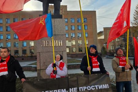 Ямало-Ненецкий АО. В Салехарде прошел  митинг, посвященный событиям «черного октября 1993 года»