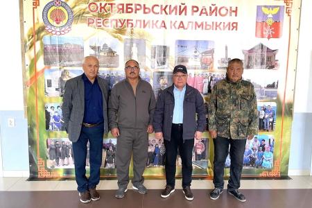 Заместитель Председателя Народного Хурала – глава фракции КРО КПРФ в парламенте Калмыкии Николай Нуров провел встречи с избирателями в районах республики