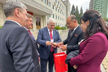 Делегация КПРФ находится с официальным визитом в КНДР по случаю 80-летия основания Трудовой партии Кореи