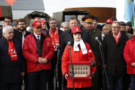 Москва. Победа на фронте куется в тылу!