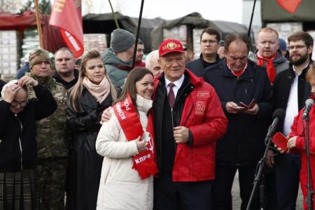Москва. Победа на фронте куется в тылу!