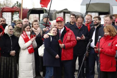 Москва. Победа на фронте куется в тылу!