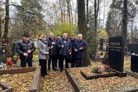 Делегация ЦК КПРФ почтила память выдающихся лидеров  Ленинского комсомола