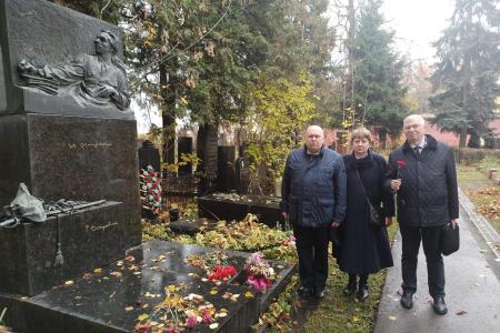 Делегация ЦК КПРФ почтила память выдающихся лидеров  Ленинского комсомола