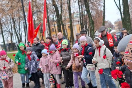 Рязанские коммунисты встретили 107-ю годовщину Ленинского Комсомола