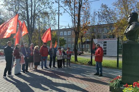 В Иванове коммунисты и сторонники КПРФ почтили память Маршала Василевского