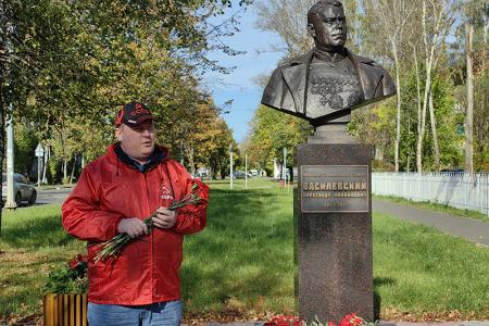В Иванове коммунисты и сторонники КПРФ почтили память Маршала Василевского