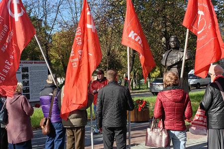 В Иванове коммунисты и сторонники КПРФ почтили память Маршала Василевского