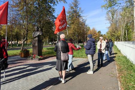 В Иванове коммунисты и сторонники КПРФ почтили память Маршала Василевского