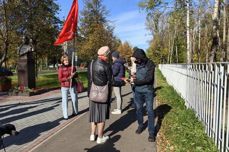В Иванове коммунисты и сторонники КПРФ почтили память Маршала Василевского