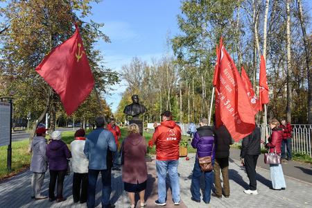 В Иванове коммунисты и сторонники КПРФ почтили память Маршала Василевского