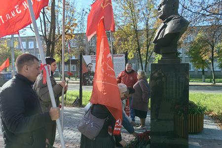 В Иванове коммунисты и сторонники КПРФ почтили память Маршала Василевского