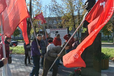 В Иванове коммунисты и сторонники КПРФ почтили память Маршала Василевского