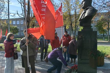 В Иванове коммунисты и сторонники КПРФ почтили память Маршала Василевского