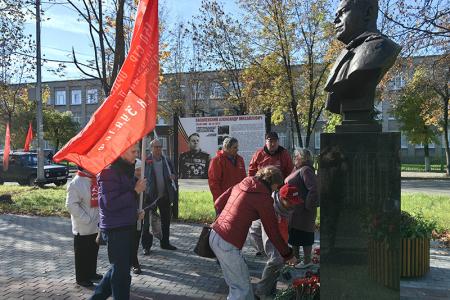 В Иванове коммунисты и сторонники КПРФ почтили память Маршала Василевского
