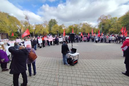 В Тюмени прошёл массовый митинг, посвящённый событиям «чёрного октября» 1993 года