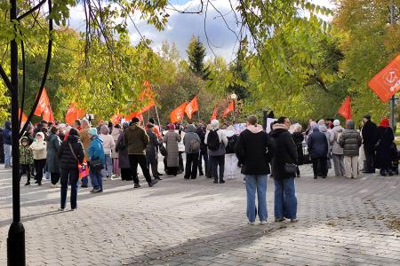 В Тюмени прошёл массовый митинг, посвящённый событиям «чёрного октября» 1993 года