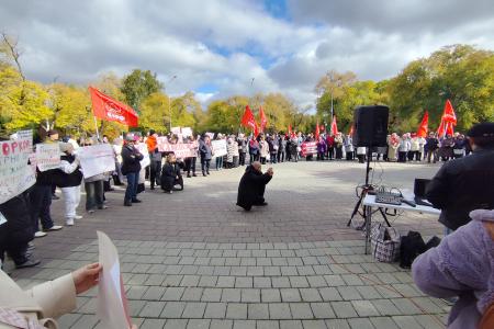 В Тюмени прошёл массовый митинг, посвящённый событиям «чёрного октября» 1993 года