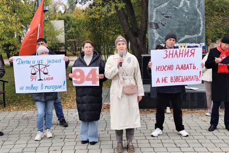В Тюмени прошёл массовый митинг, посвящённый событиям «чёрного октября» 1993 года