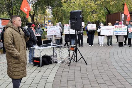 В Тюмени прошёл массовый митинг, посвящённый событиям «чёрного октября» 1993 года