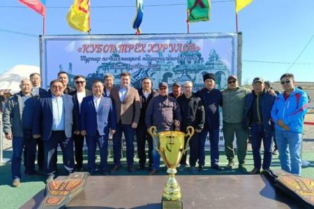 Вице-спикер Народного Хурала – глава коммунистов Калмыкии Николай Нуров поздравил жителей Малодербетовского района с юбилеем